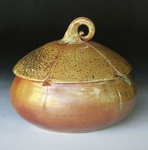 Christine Pedley, pot avec couvercle